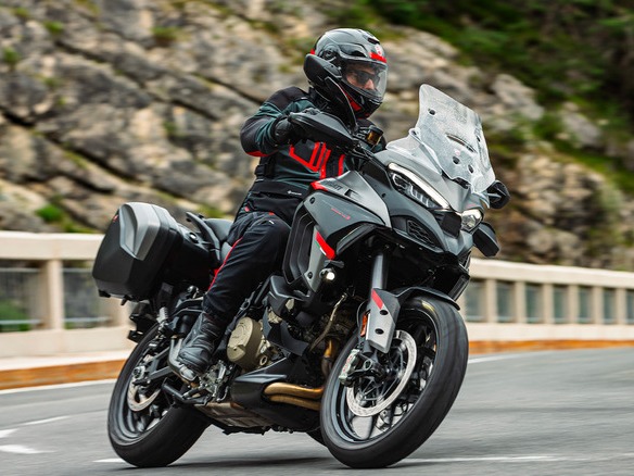 Welke kleding is verplicht op de motor? 