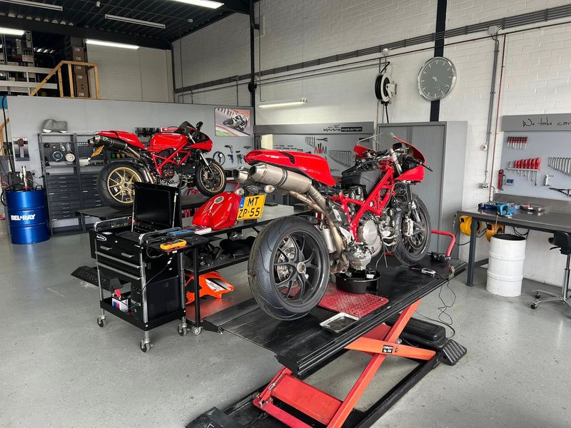 Foto van het pand van Klijnstra Motoren