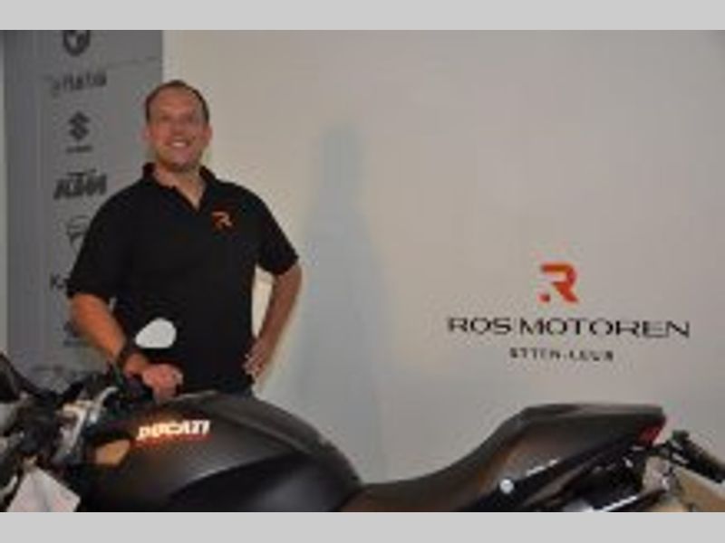 Foto van het pand van Ros Motoren
