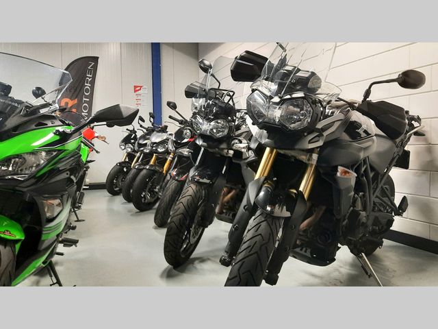triumph - street-triple-r-low-ride-height