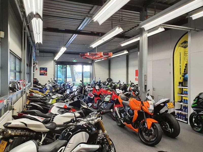 Foto van het pand van Select Motors Apeldoorn