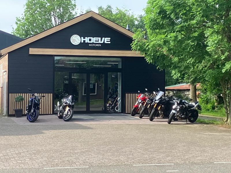 Foto van het pand van Hoeve Motoren