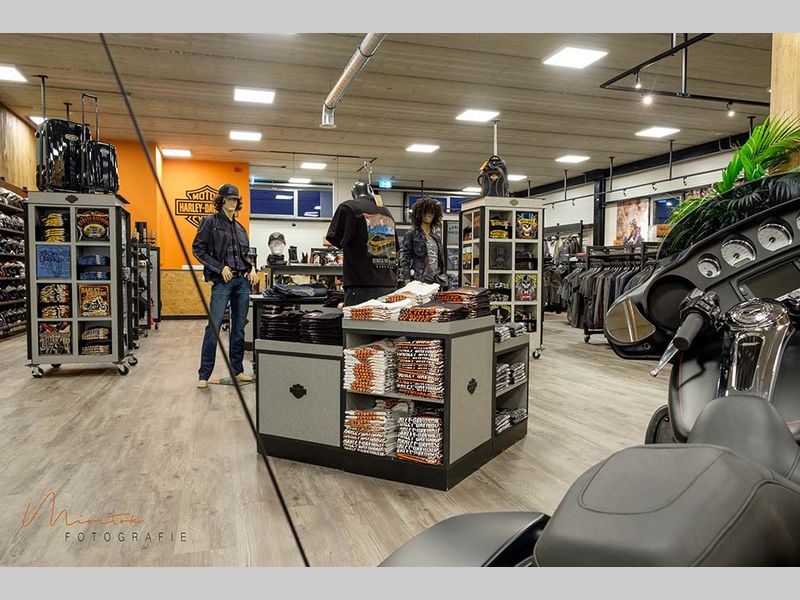 Foto van het pand van Oude Monnink Motors