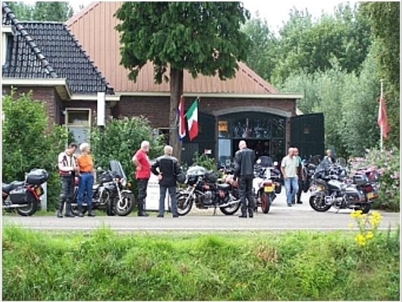 Foto van het pand van HMI Italiaanse Motoren