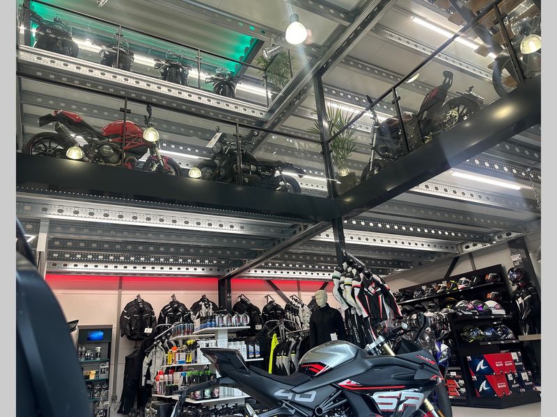 Foto van het pand van Motorcentrum Lunteren