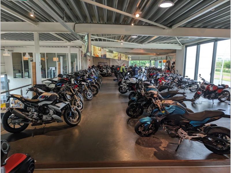 Foto van het pand van Hoogendijk Motoren Reeuwijk