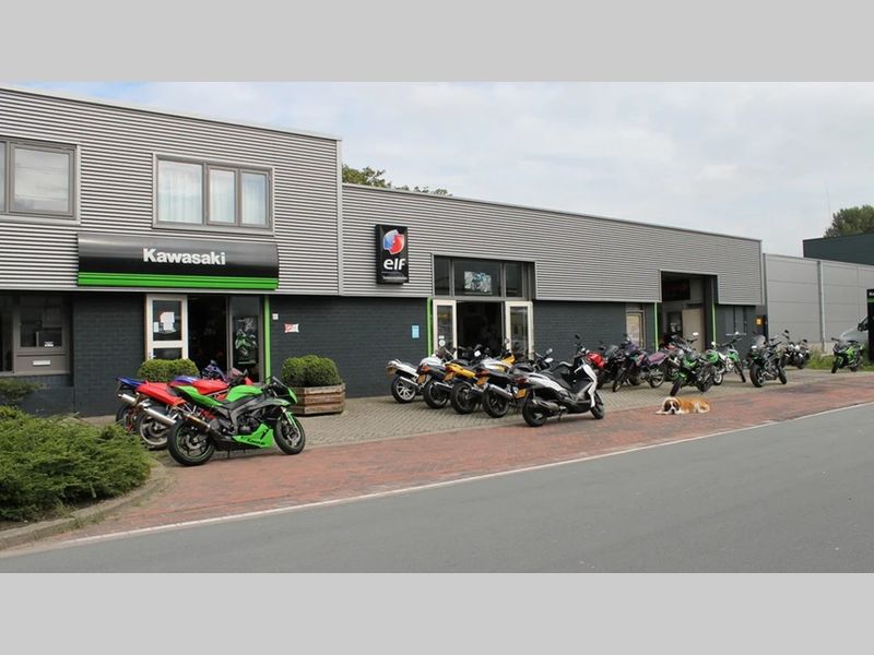 Foto van het pand van Lemstra Motoren