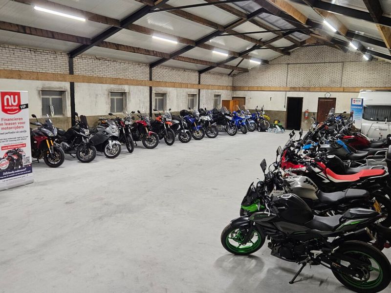 Foto van het pand van Straver Motoren