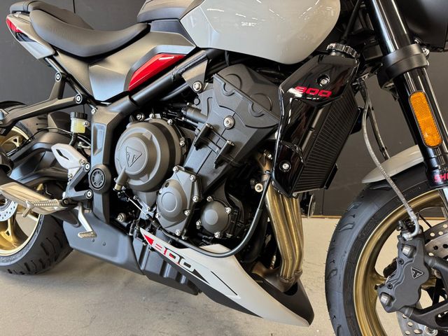 triumph - trident-800