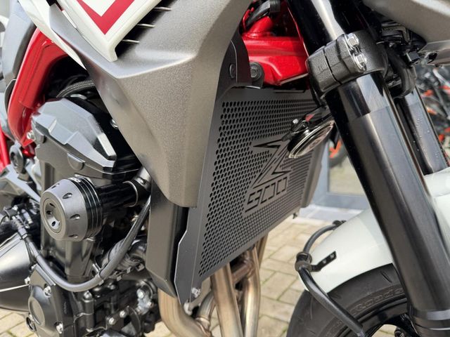 kawasaki - z900-performance