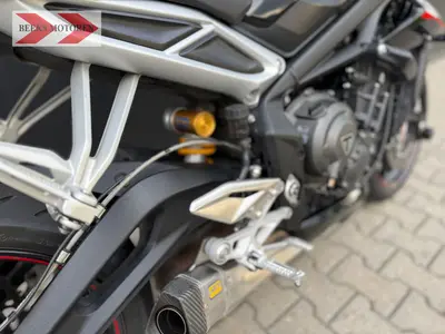 TRIUMPH STREET TRIPLE RS – foto 4