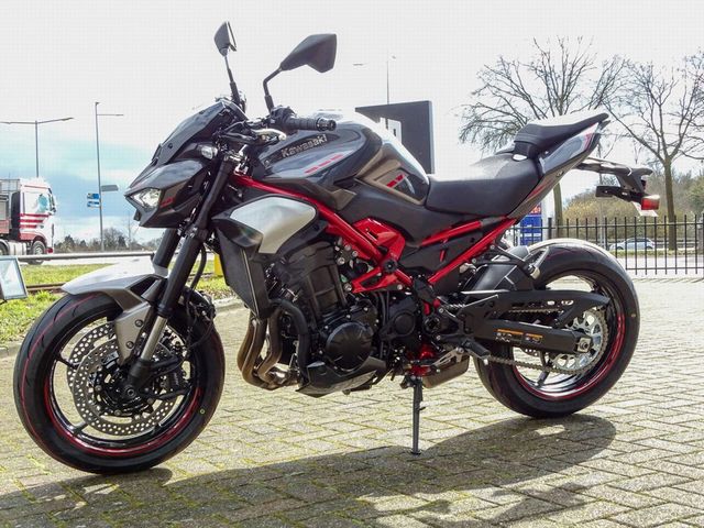 kawasaki - z900