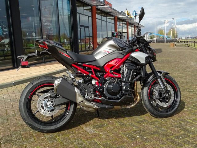 kawasaki - z900