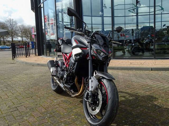 kawasaki - z900