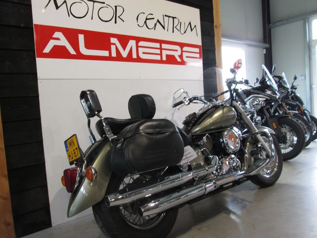 yamaha - xvs-1100-a-dragstar-classic