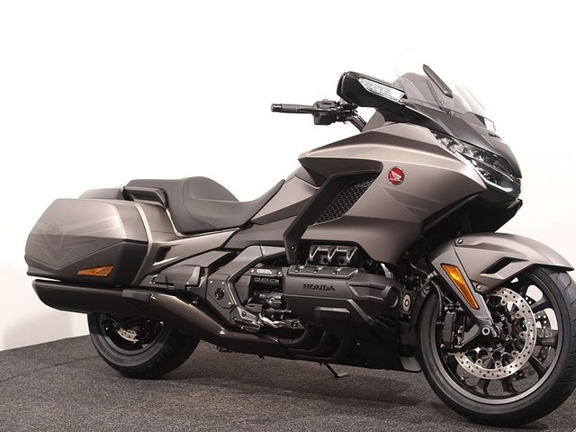 honda - gl-1800-goldwing-bagger