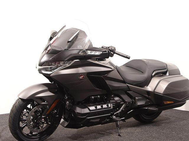 honda - gl-1800-goldwing-bagger