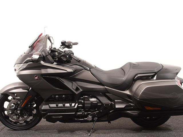 honda - gl-1800-goldwing-bagger