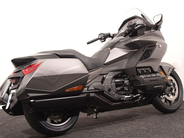 honda - gl-1800-goldwing-bagger