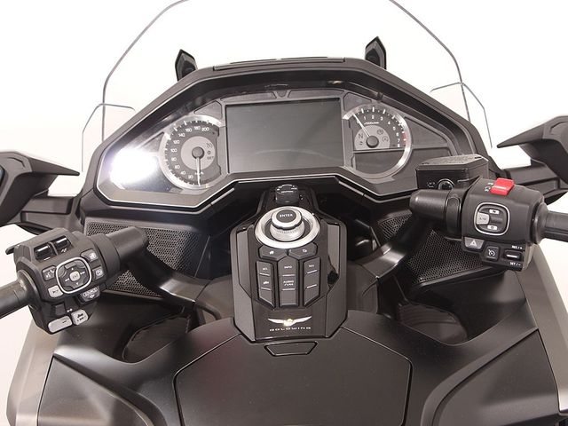 honda - gl-1800-goldwing-bagger