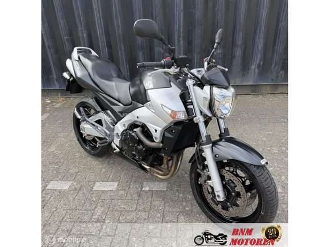 suzuki - gsr-600