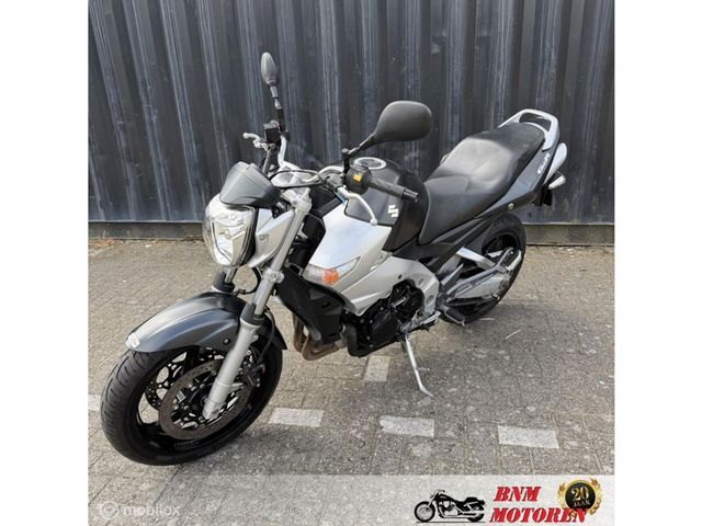 suzuki - gsr-600