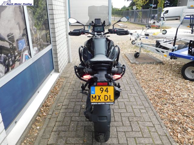 bmw - r-1300-gs-triple-black