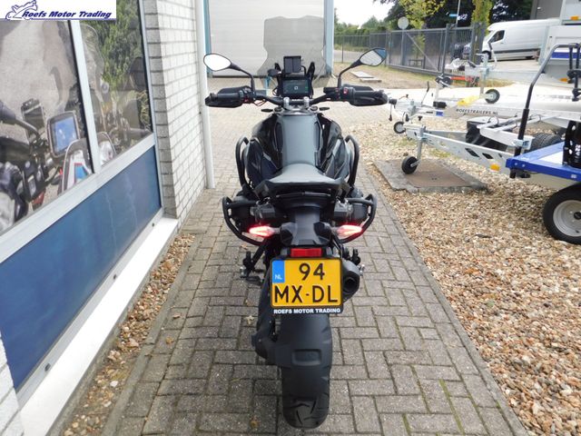 bmw - r-1300-gs-triple-black
