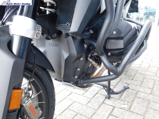 bmw - r-1300-gs-triple-black