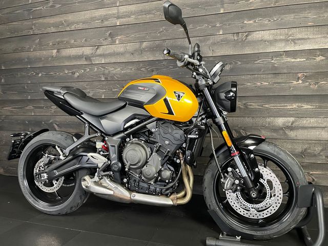 triumph - trident-660