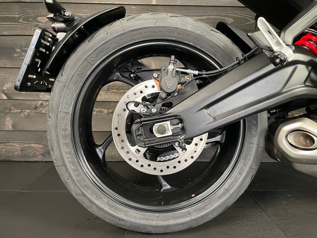 triumph - trident-660