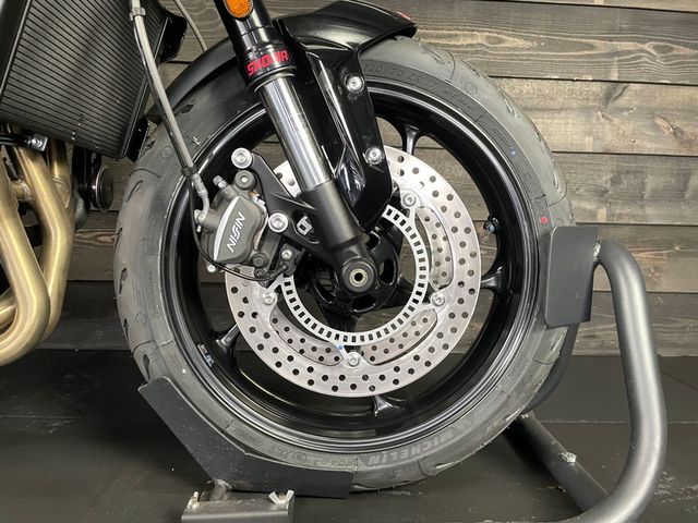 triumph - trident-660