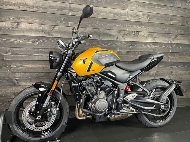 triumph - trident-660
