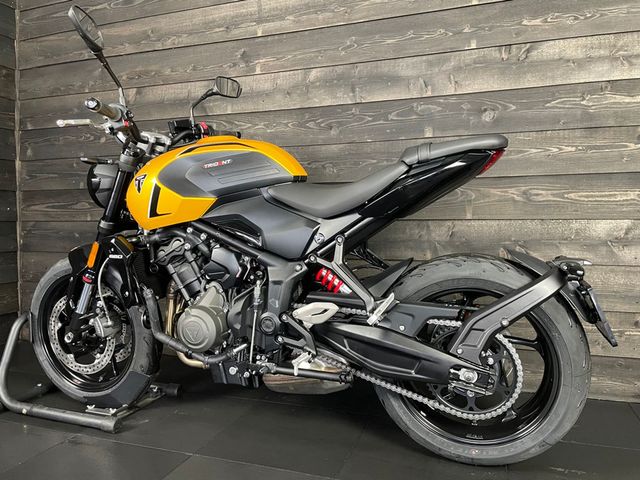 triumph - trident-660