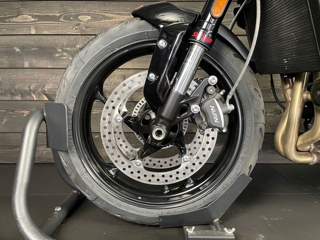 triumph - trident-660
