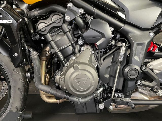 triumph - trident-660
