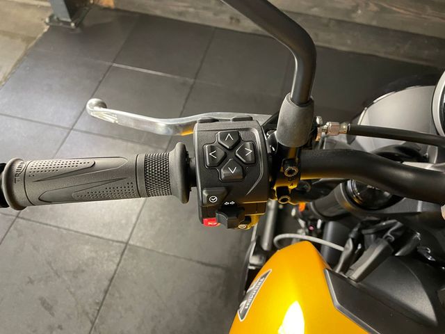 triumph - trident-660