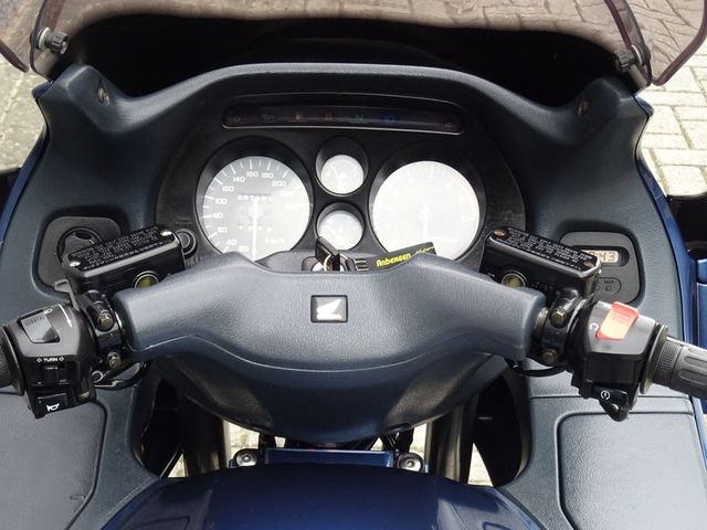 honda - st-1100-pan-european