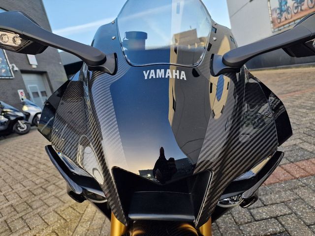 yamaha - yzf-r1m