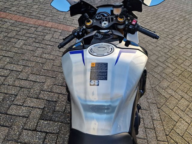 yamaha - yzf-r1m