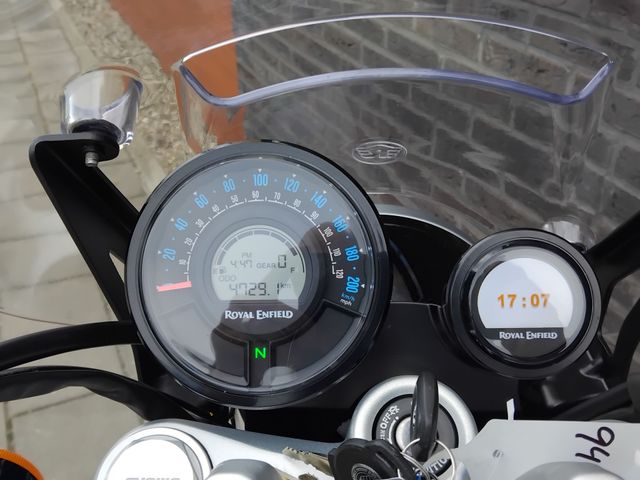 royal-enfield - super-meteor-650