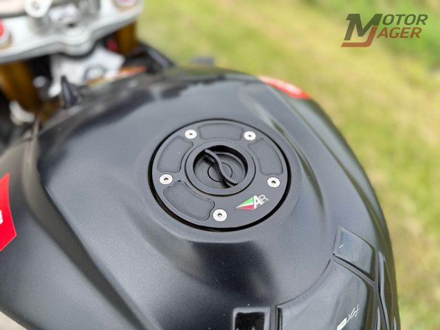 aprilia - tuono-v4-r-aprc