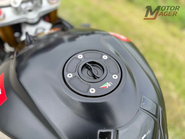 aprilia - tuono-v4-r-aprc