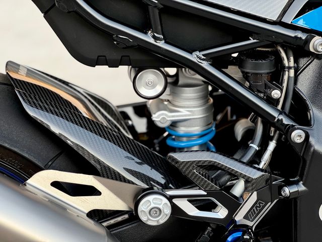 bmw - m-1000-r