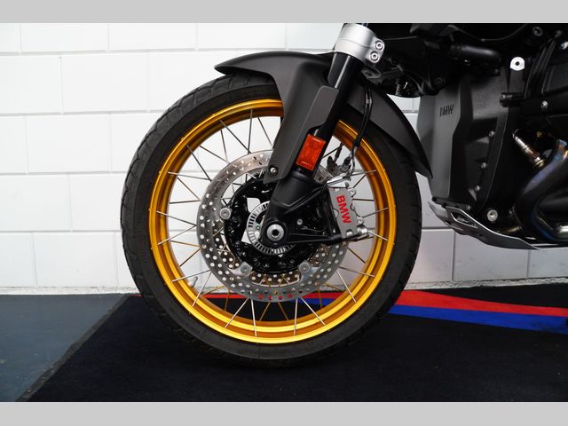 bmw - r-1300-gs-triple-black