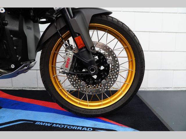 bmw - r-1300-gs-triple-black