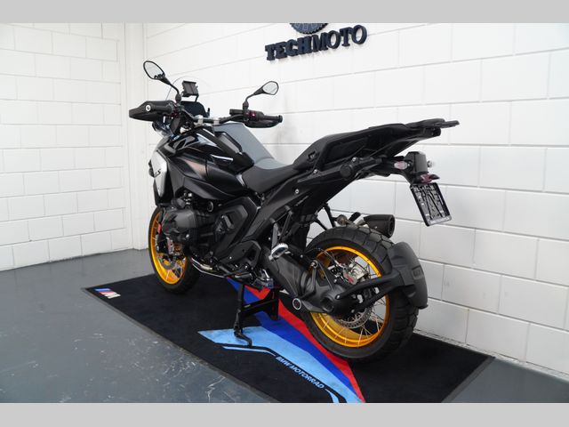 bmw - r-1300-gs-triple-black