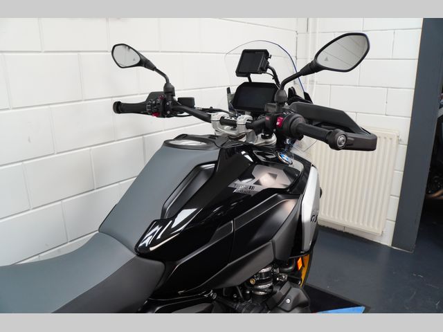 bmw - r-1300-gs-triple-black