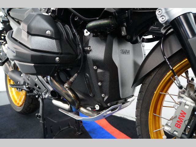 bmw - r-1300-gs-triple-black