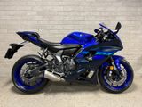 YAMAHA R7